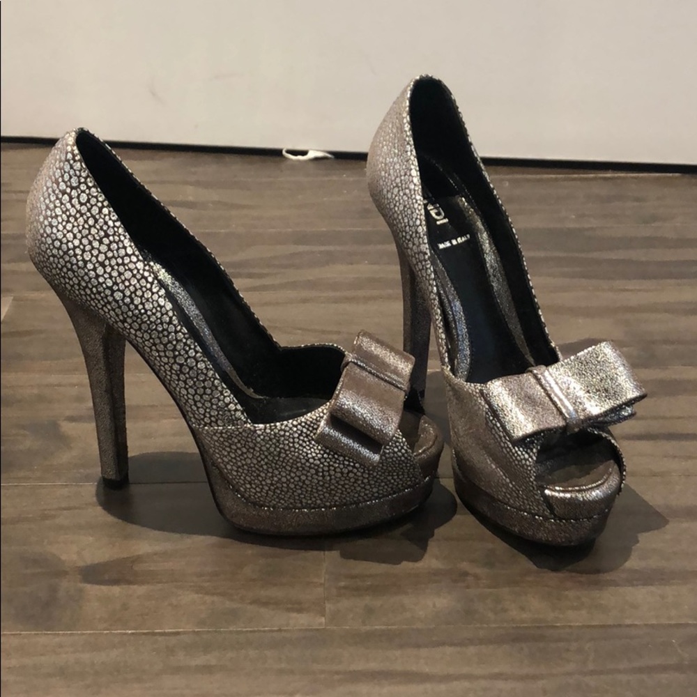 Silver Fendi Heals with Bow detail